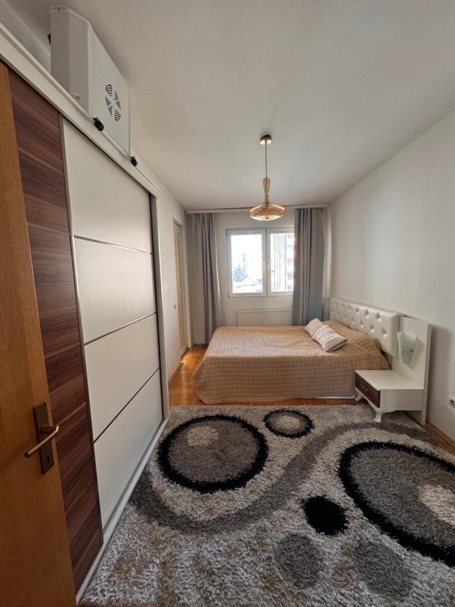 Big Spacious Apartment In Pej Center With Wi-Fi 佩奇 外观 照片