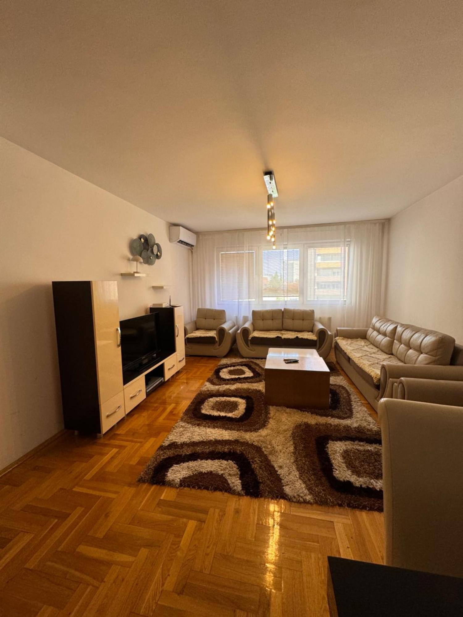 Big Spacious Apartment In Pej Center With Wi-Fi 佩奇 外观 照片